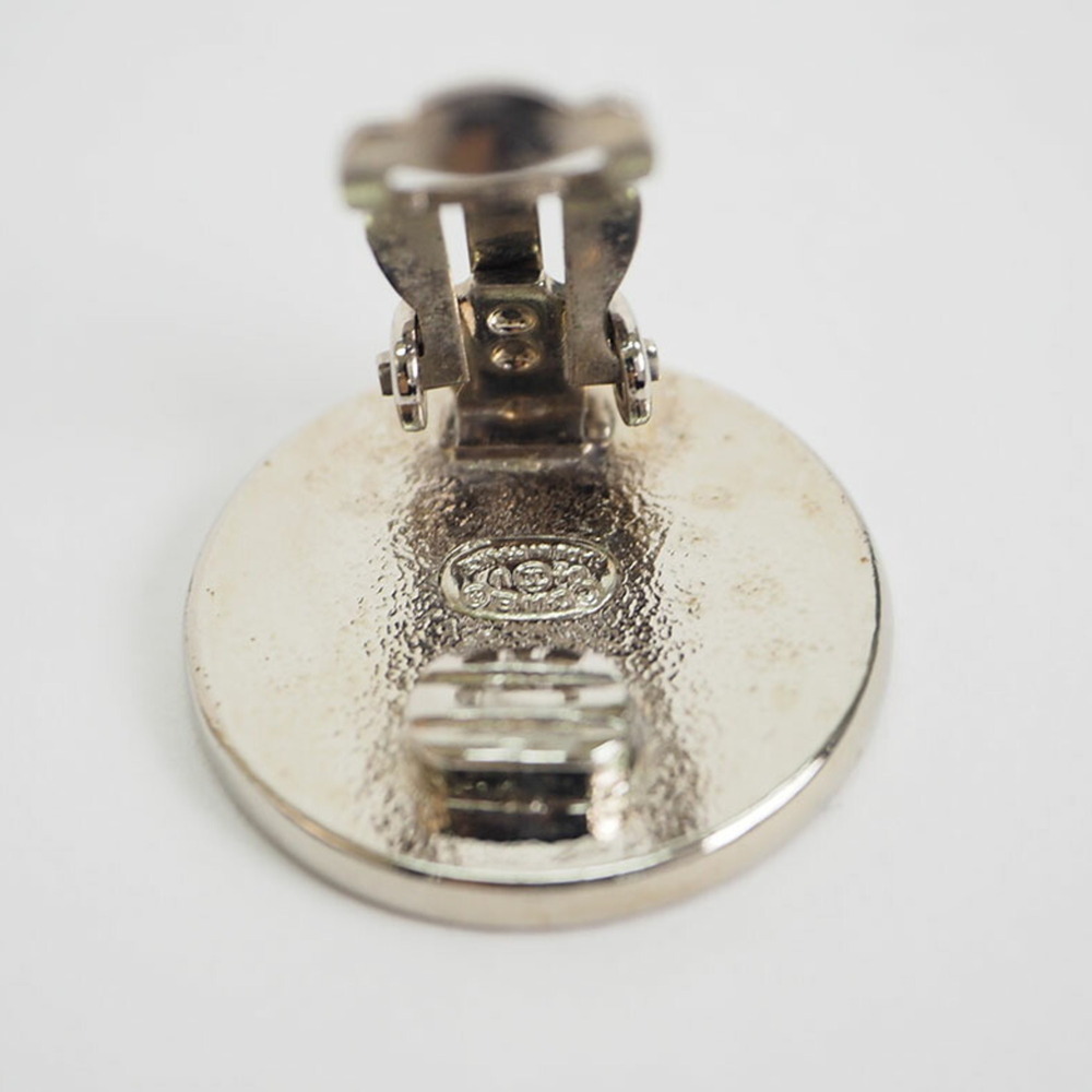 CHANEL Authentic White Earrings - Picture 4 of 6